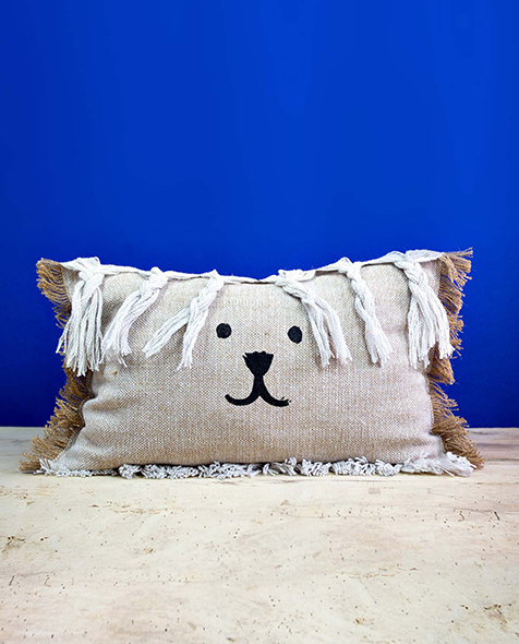 Coussin-upcyclé-made-in-france-chien-écru